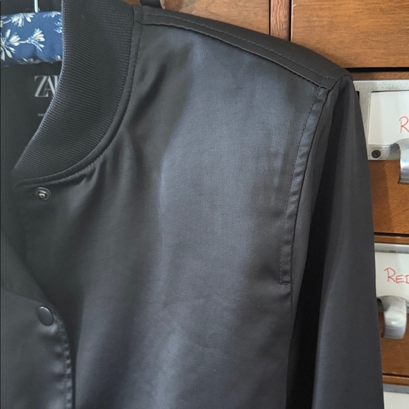 Zara Shiny Cropped Bomber Jacket Shoulder Pads Size Extra Small - Picture 4 of 9